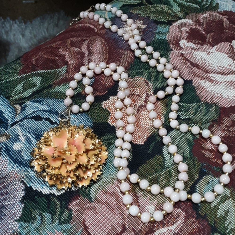 Flower necklace